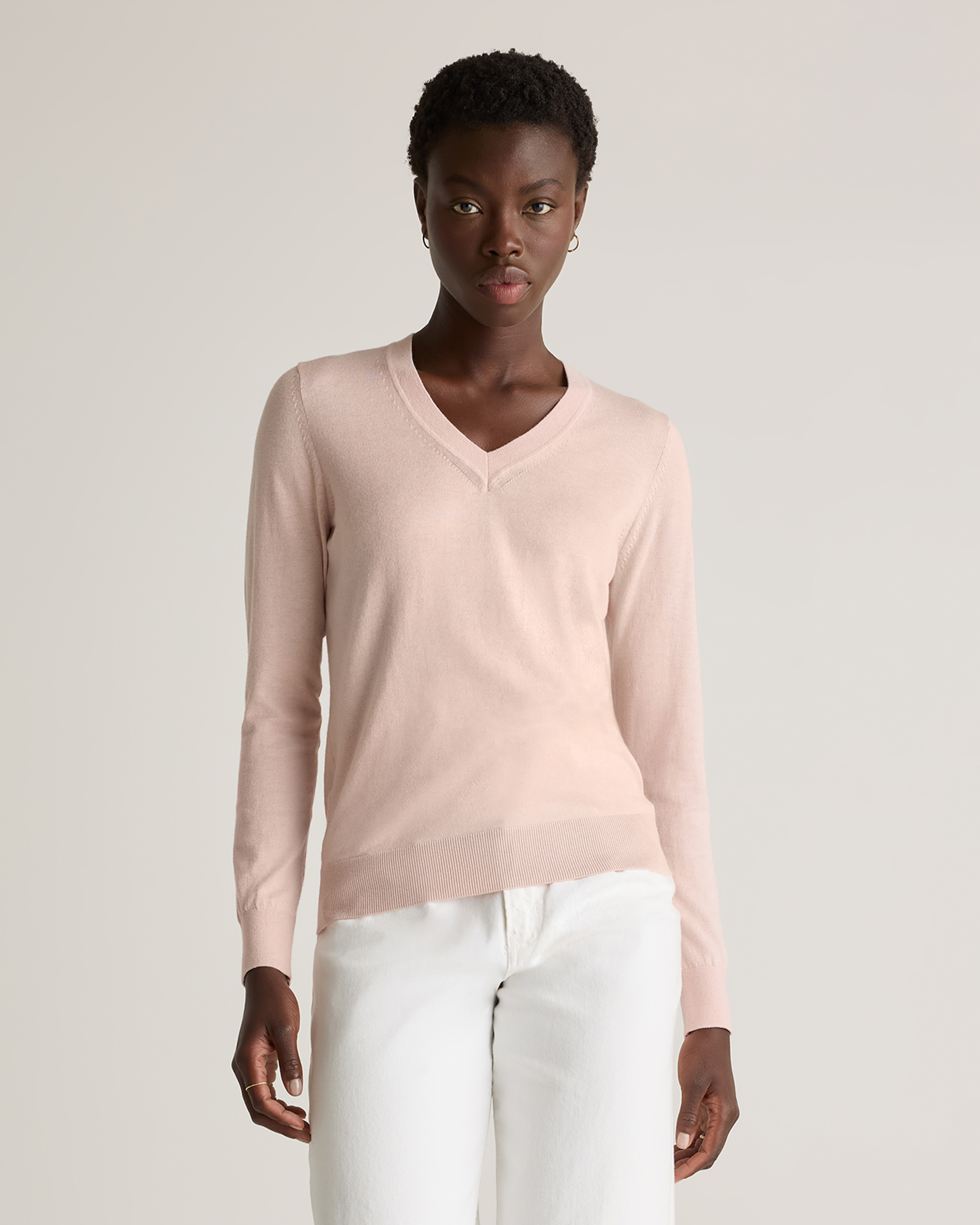 Lightweight Cotton Cashmere V-Neck Sweater in Heather Charcoal