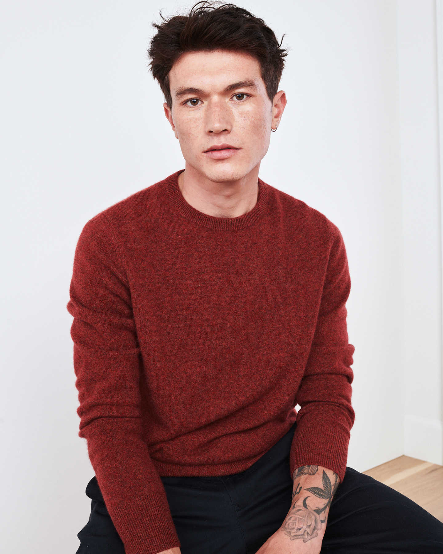 Man wearing red men's cashmere sweater