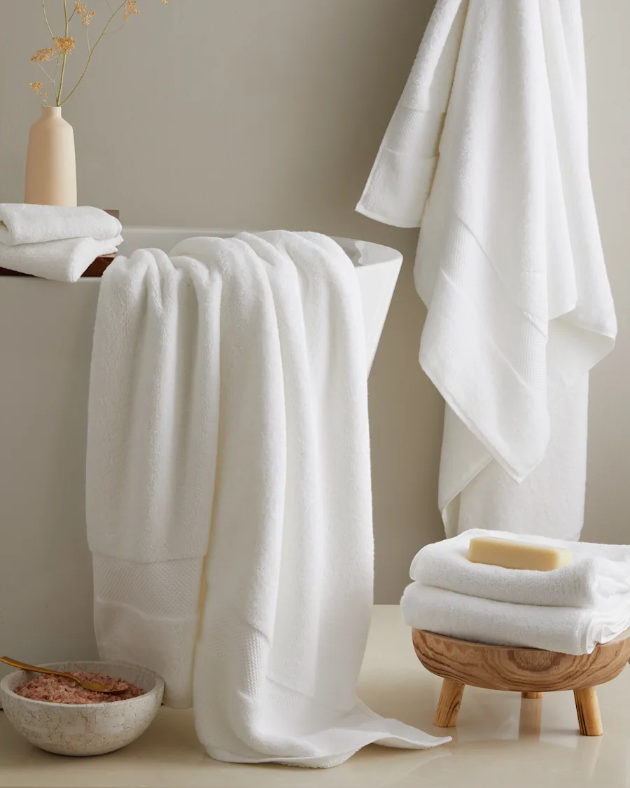 Towels UltraLuxePlush White Bundle 2285