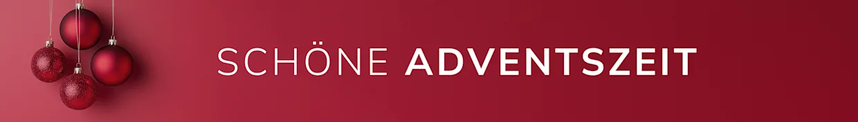 Drei rote Christbaumkugeln hängen vor rotem Hintergrund. Text: 'SCHÖNE ADVENTSZEIT'.