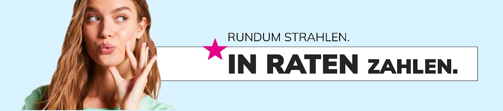 Model auf blauem Hintergrund, Text: `Rundum strahlen. In Raten zahlen.´mit einem pinken Stern. Model auf blauem Hintergrund, Text: `Rundum strahlen. In Raten zahlen.´mit einem pinken Stern.