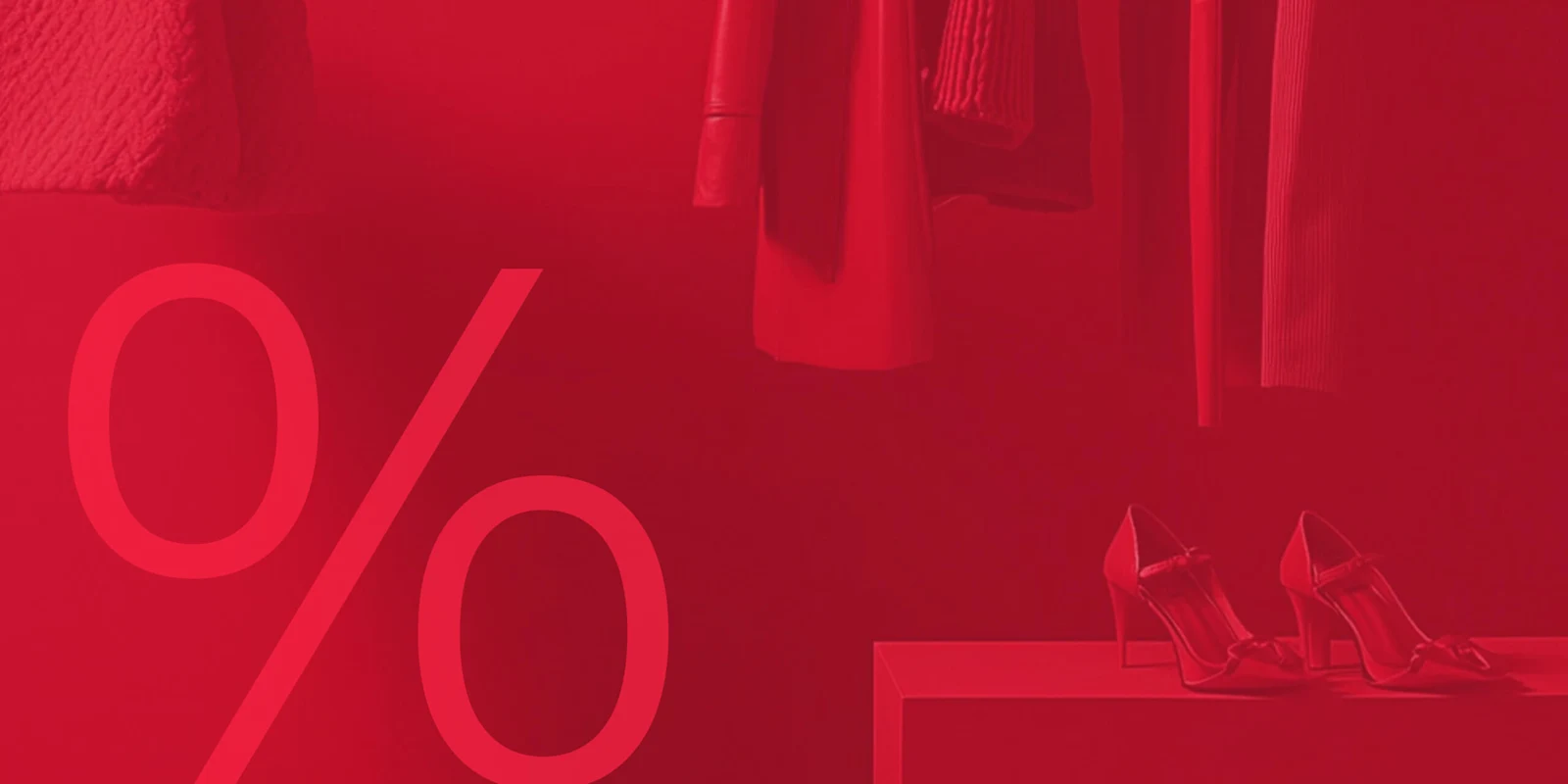 Rotes Bild mit Kleidung, High Heels und großem Prozentzeichen. Die Szene wirkt wie ein Schaufenster mit Rabatt-Hinweis.
