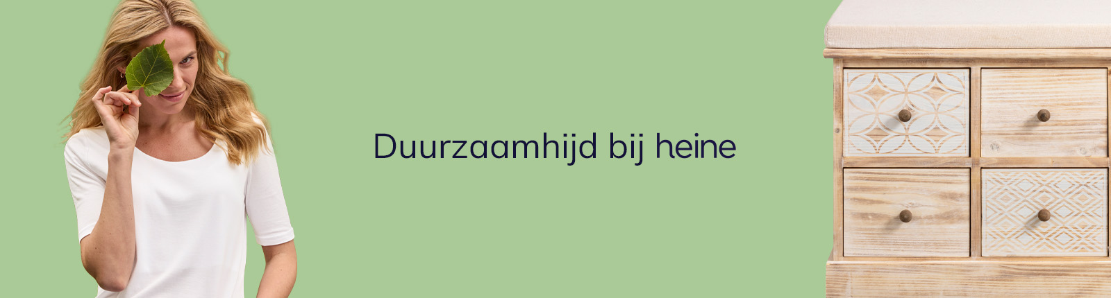 Houten ladekast met ingegraveerde patronen en tekst "Nachhaltigkeit bei heine" op een groene achtergrond.