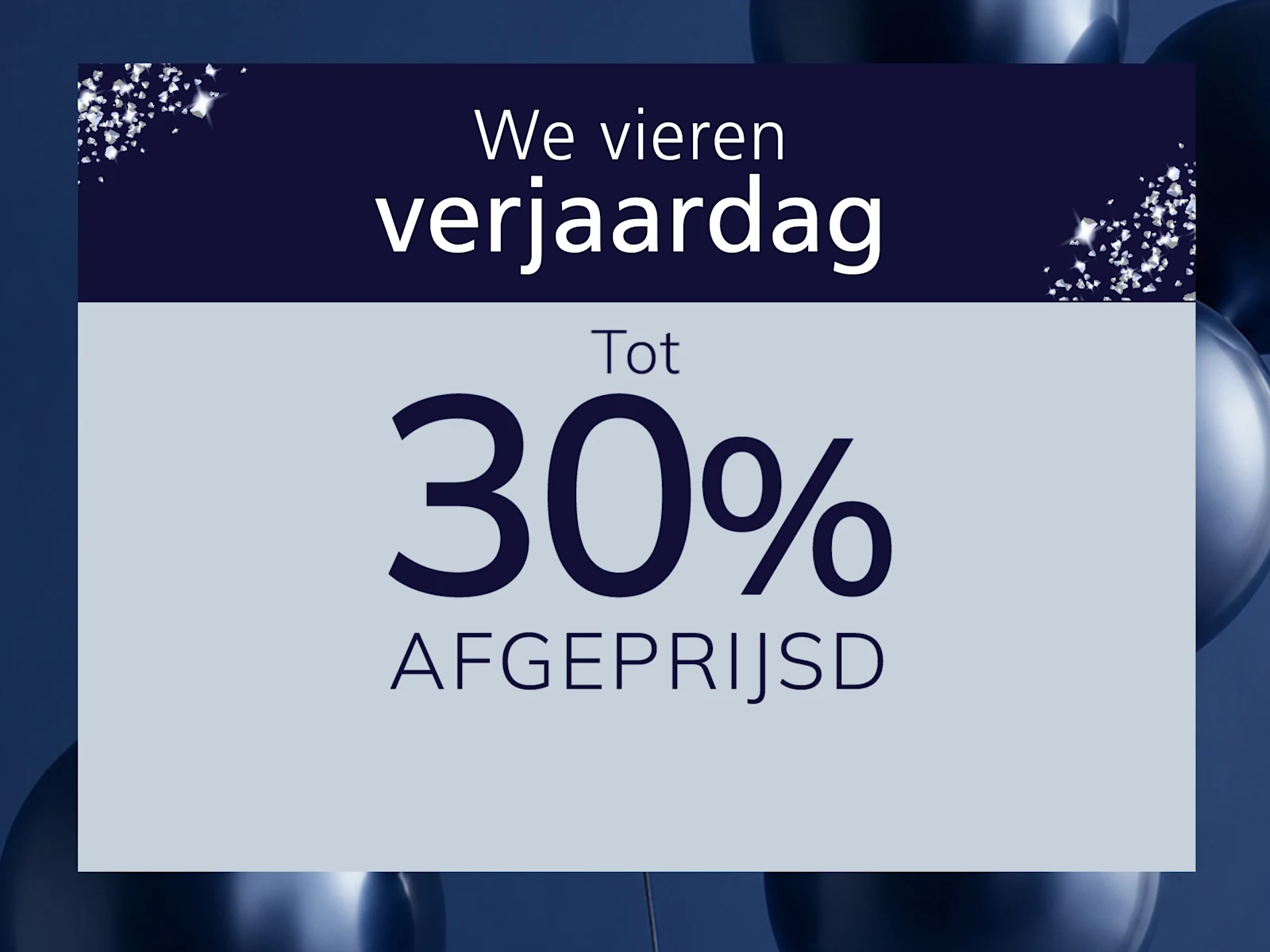 Een advertentie met de tekst: We vieren een verjaardag. Tot 30 % korting en donkerblauwe ballonnen op de achtergrond.