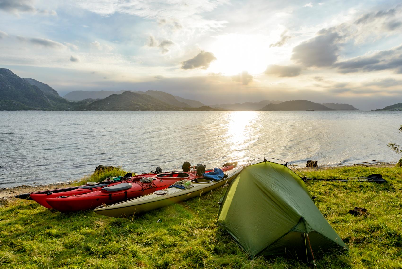Camping og kajakk ved Lysefjorden i Ryfylke -\nFoto: Getty Images