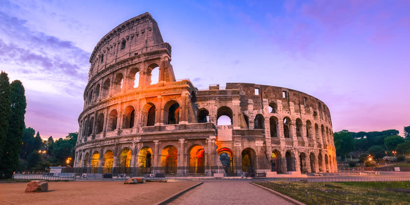 Colosseum er et amfiteater i Roma. Det regnes som et av de mest kjente og imponerende byggverkene i hele verden. Colosseum ble påbegynt av keiser Vespasian i 72 e. Kr.
