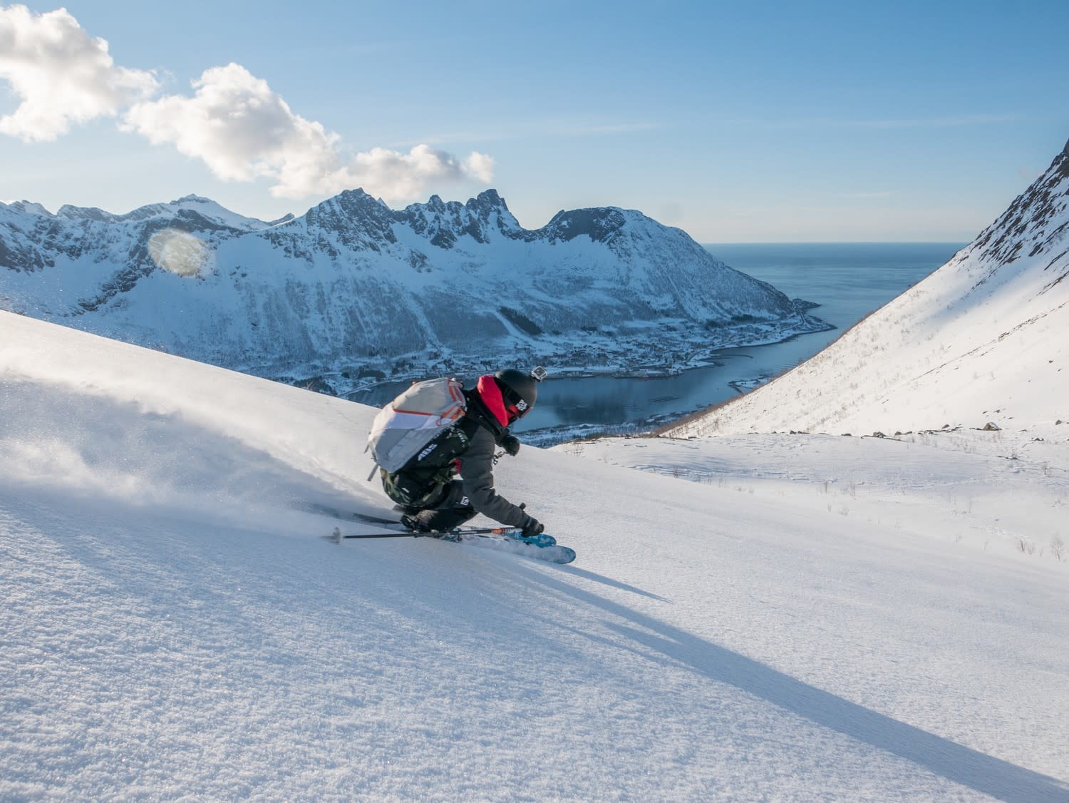 Topptur på ski, Senja -\nFoto: Pete Oswald / Visitnorway.com