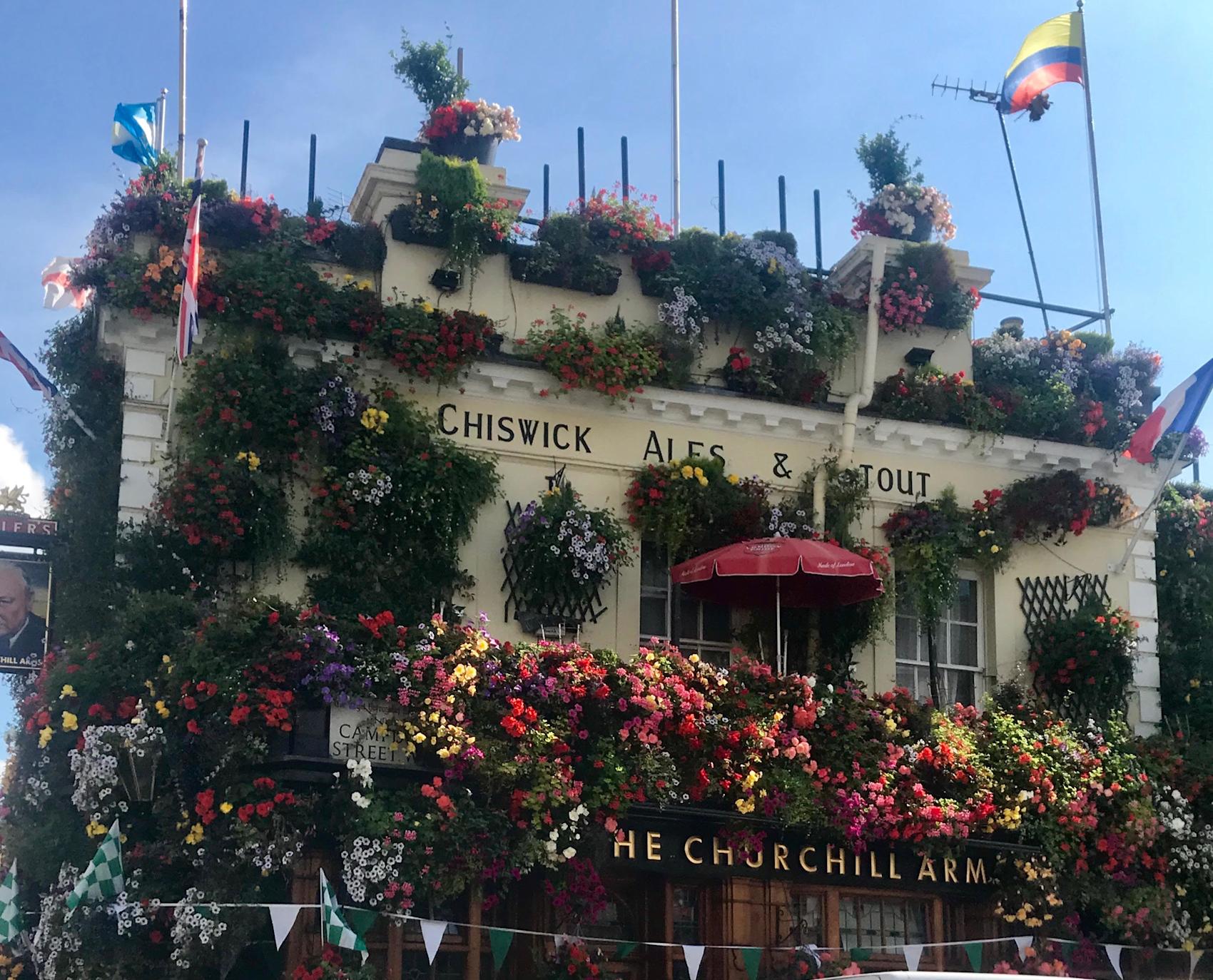 The Churchill Arms pub i London -\nFoto: privat