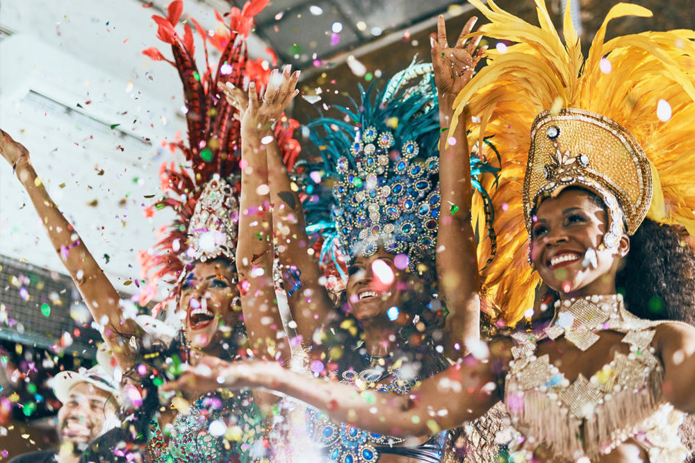 Det verdenskjente karnevalet i Rio de Janeiro arrangeres hvert år i februar eller mars måned. I år 2020 blir datoen 21.02-26.02