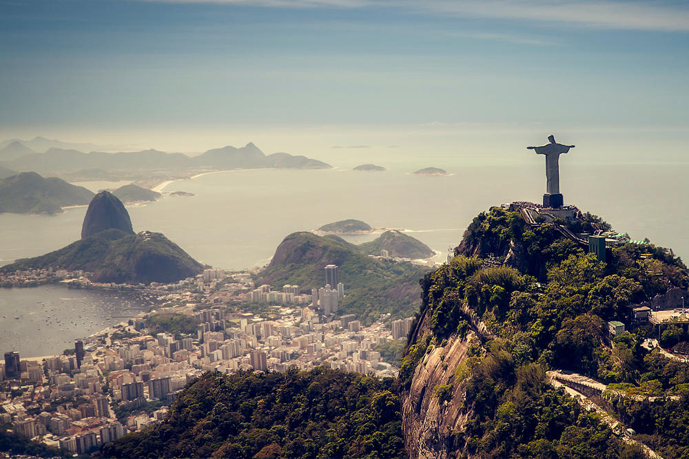 Brasil er kjent for sin levende kultur, vakre strender, karneval og samba.
