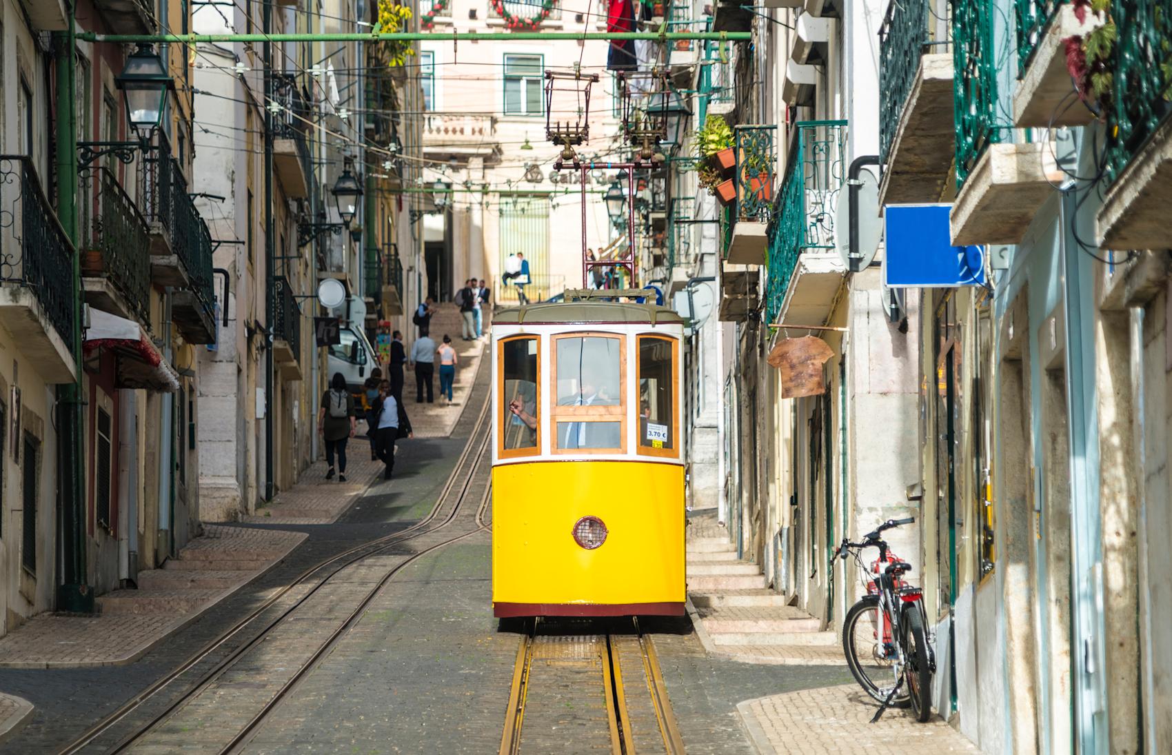 Typisk gatebilde i gamlebyen Bairro Alto, Lisboa - Foto: Getty Images