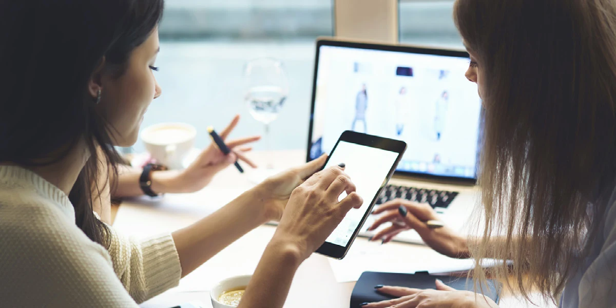 Woman demonstrating PPC on a mobile phone to a colleague