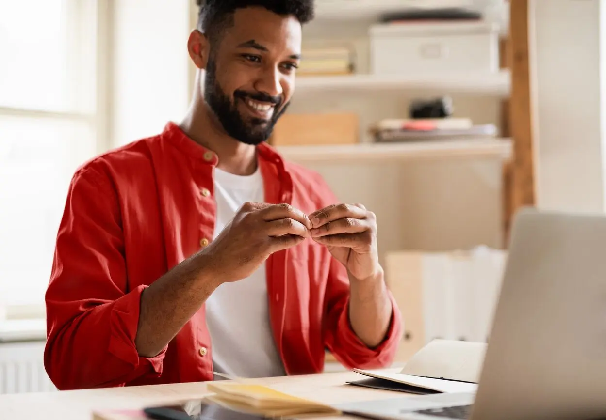 ZA - Sustainability - product2 - Studio-VF TogetherWeCan Man Sign Language Videocall Laptop RGB Image