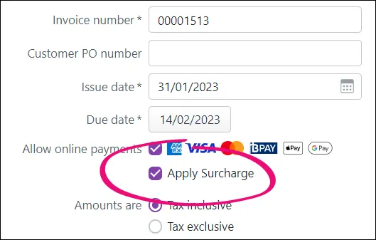 Select the Apply surcharge option in an invoice