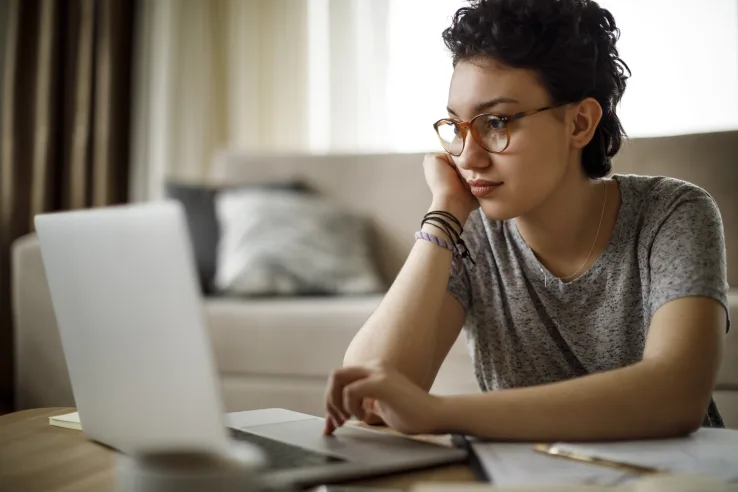 Image of a women on her laptop