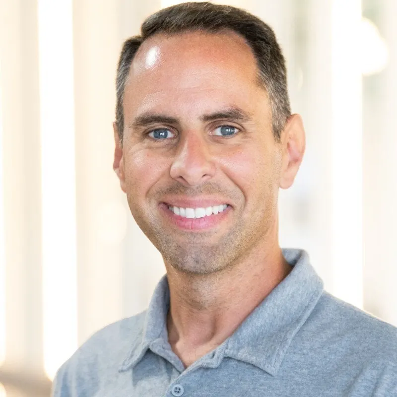 Chris Neuwirth headshot