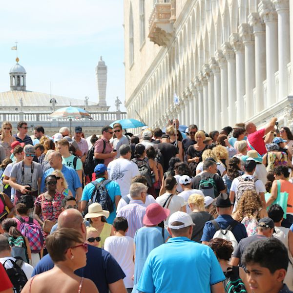 Como essas 5 Cidades Administram o Excesso de Turismo