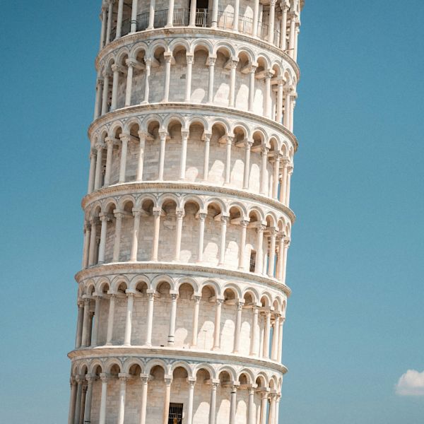 Falhas Arquitetônicas Épicas: Os 5 Erros Mais Famosos da Arquitetura