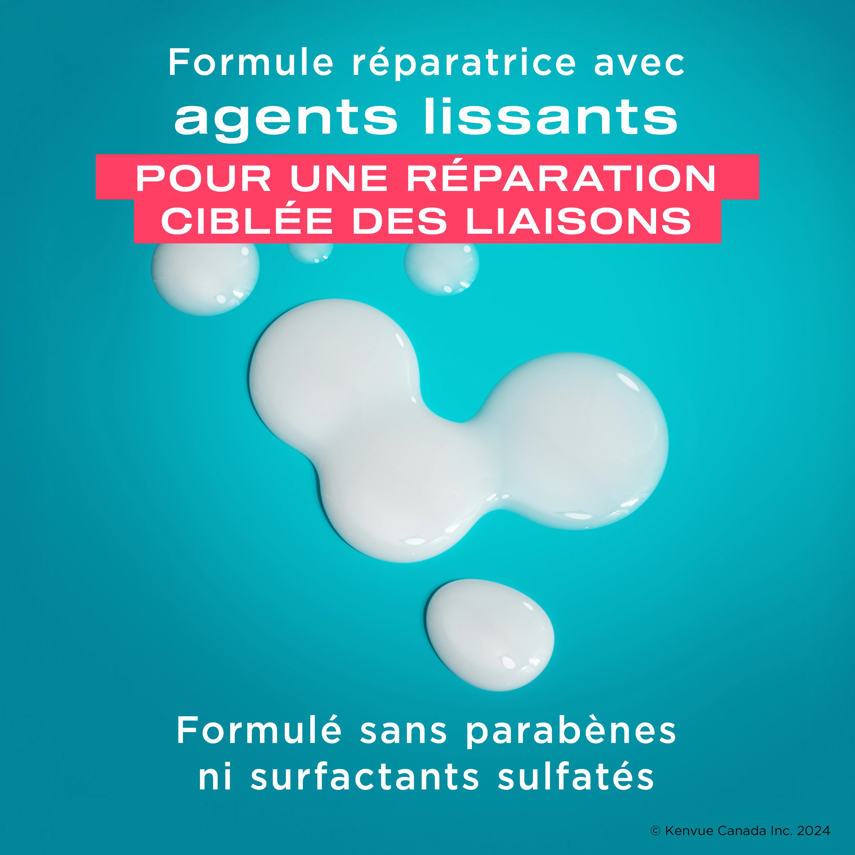 Traînée de préshampooing Soin protéiné réparateur OGX® sur un fond bleu