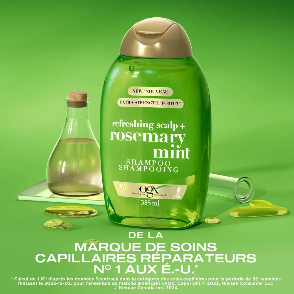Vue avant du shampooing romarin et menthe OGX® de 385 mL avec éprouvettes