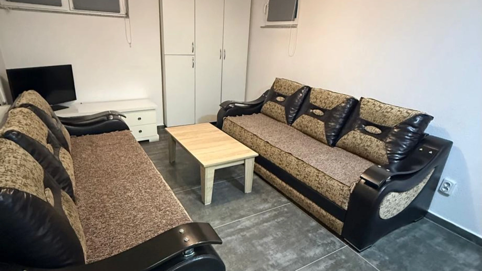 BANESË ME QIRA – 30 m² - Image 1