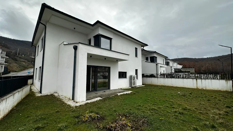 SHITET Shtëpi Moderne 332 m² | në Sofalia Hills - Image 19