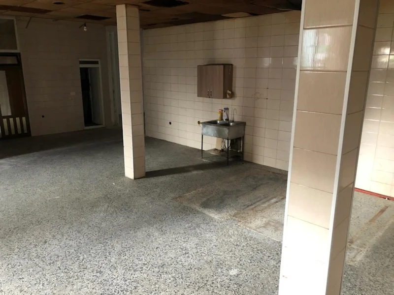 Lokal me QIRA – 300 m² | në Kalabri - Image 1
