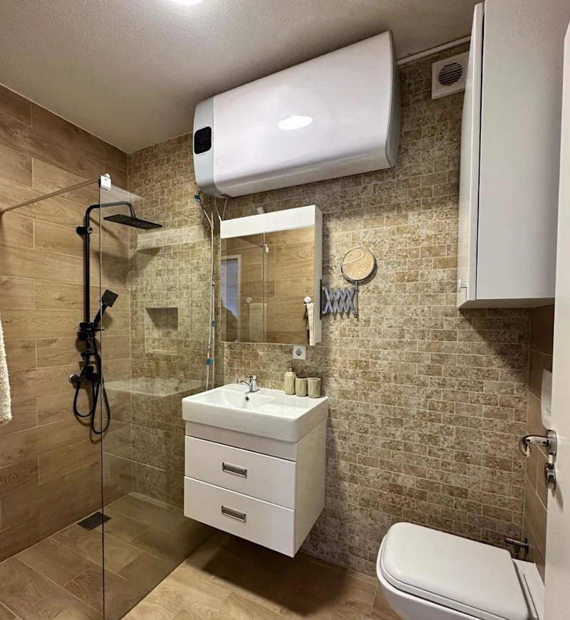 Apartment for Sale – 158 m², Second Floor in Rruga C. - Image 6