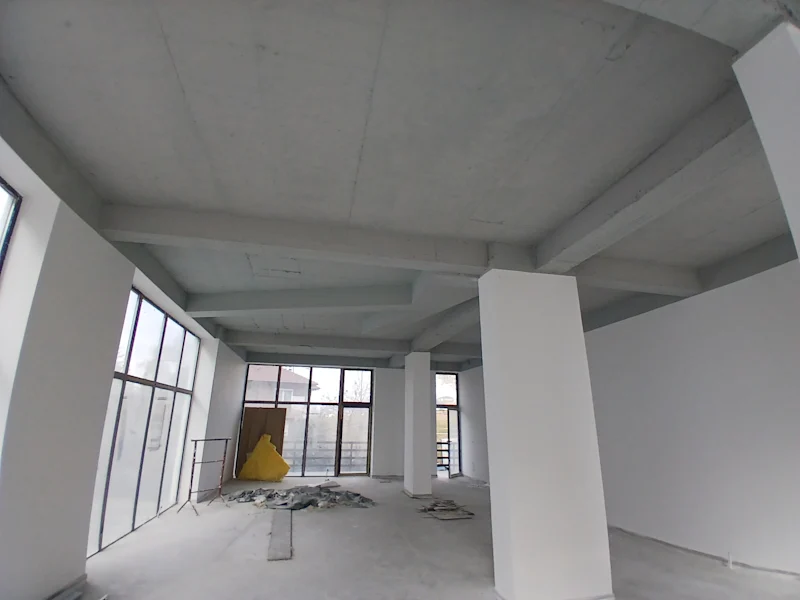 Ofrohet me qira ose për shitje lokali 110 m², i vendosur në Breg të Diellit. - Image 2