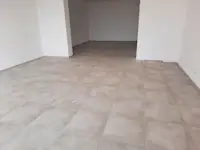 Shitet Lokali 75.6 m² në Veternik, me pamje të bukur drejt Prishtinës. Lokali është i përshtatshëm për veprimtari të ndryshme afariste. - Thumbnail 4