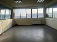 Ofrohet me qira hapësirë afariste – 500 m² (Kati I) & 400 m² (Kati II), Llapllasellë, Magjistralja Prishtinë–Ferizaj. - Thumbnail 3