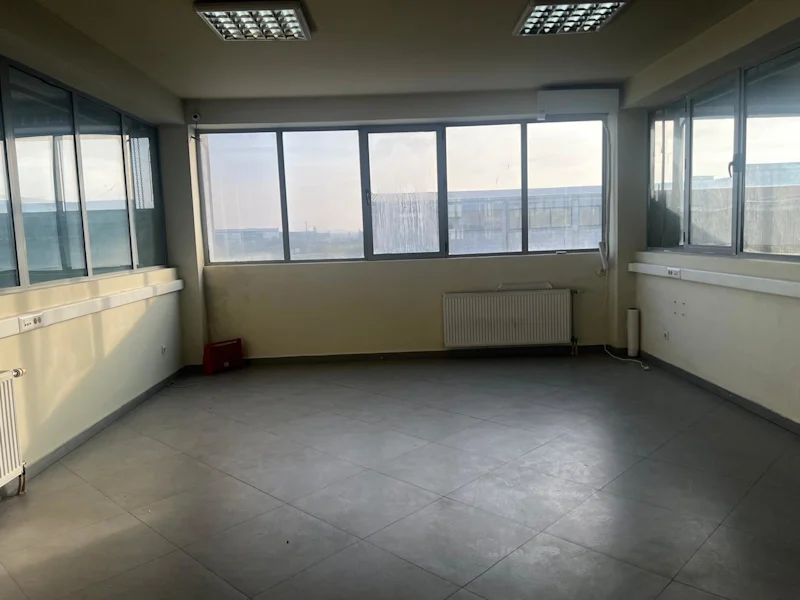 Commercial Space for Rent – 500 m² (1st Floor) & 400 m² (2nd Floor), Llapllasellë, Prishtina–Ferizaj Main Road. - Image 3