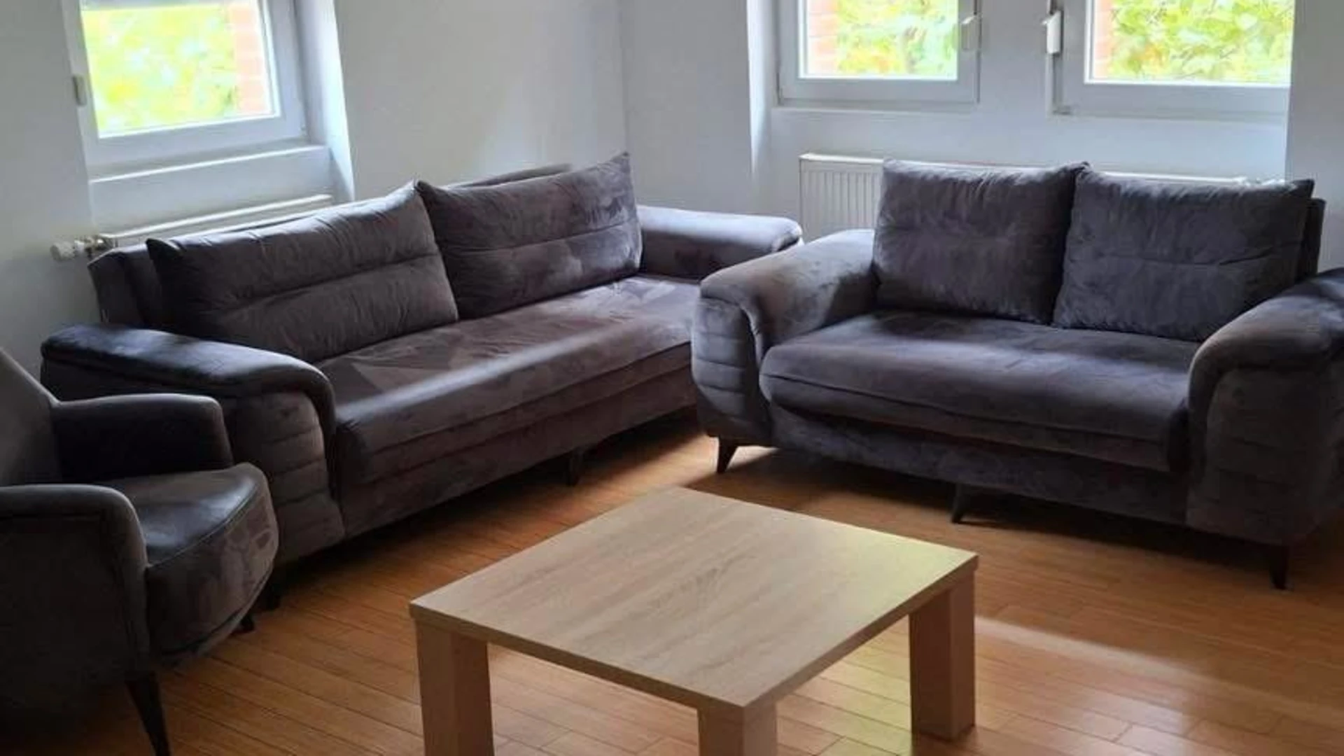 Ofrohet me qira banesë 97 m² në Rrugën B – Muharrem Fejza. - Image 1