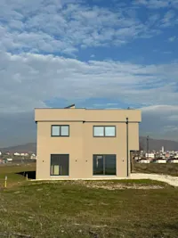 SHTËPI NË SHITJE – 200 m² - Thumbnail 1