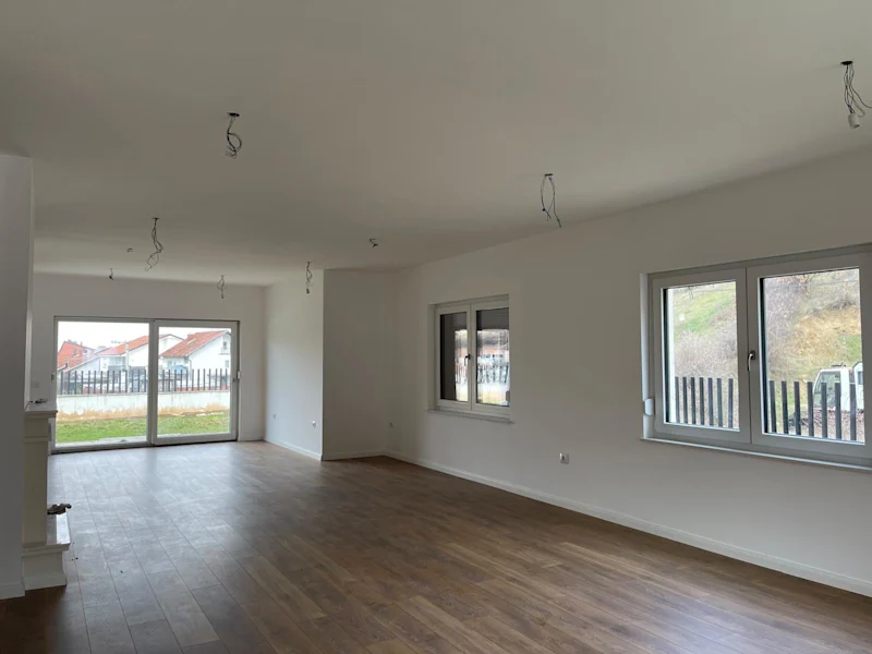 SHITET Shtëpi Moderne 332 m² | në Sofalia Hills - Image 4