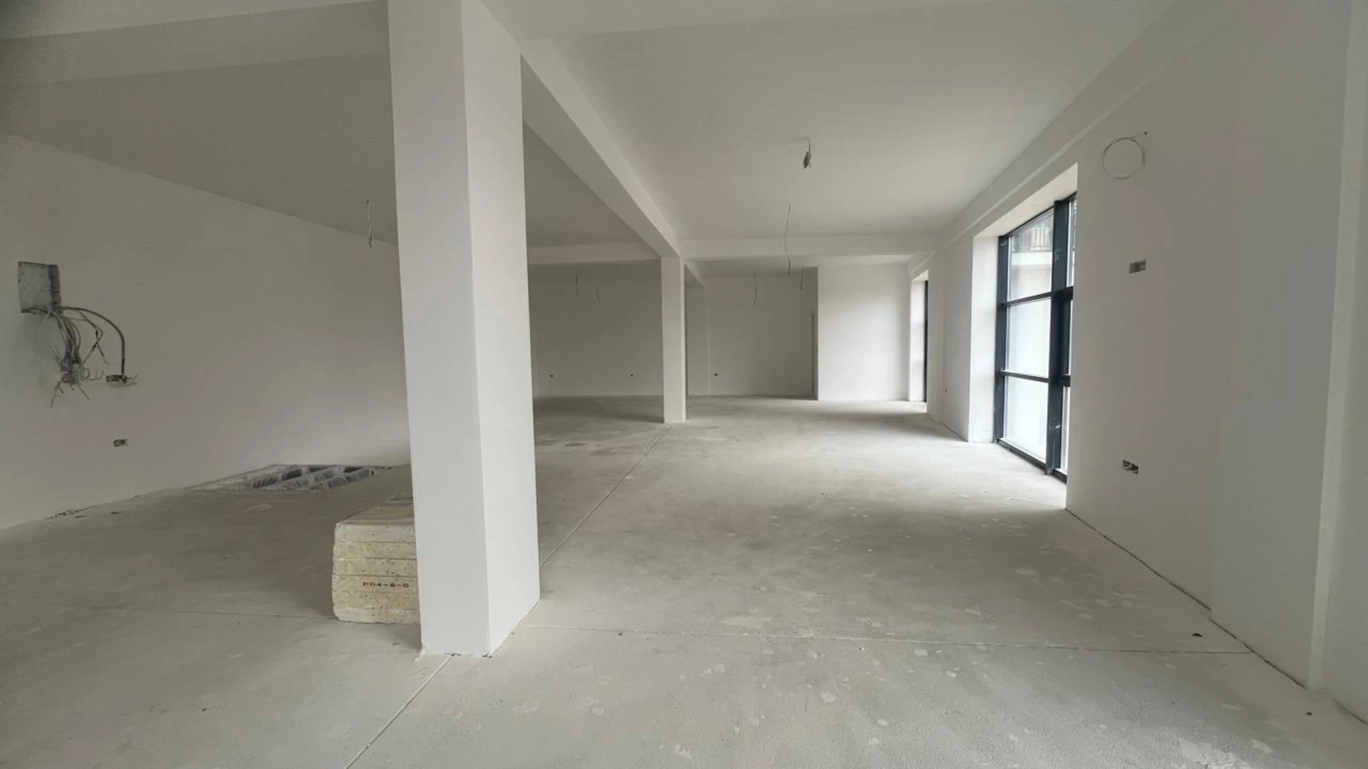 Shitet lokal 370 m² në kompleksin Aktiv – Drenas. - Image 1