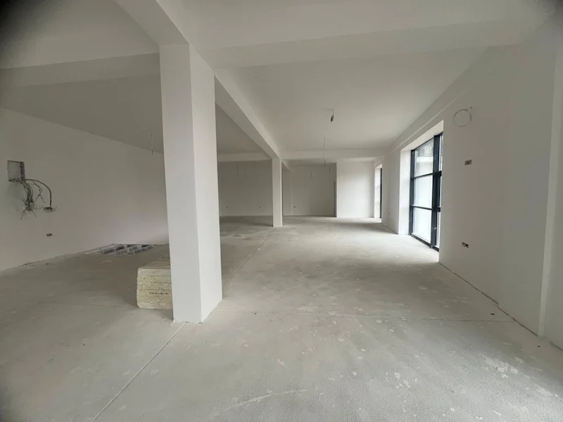 Shitet lokal 370 m² në kompleksin Aktiv – Drenas. - Image 1