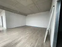 Ofrohet me qira lokal afarist prej 130 m² në Veternik, afër Hotel International Prishtina, në katin e parë. - Thumbnail 2