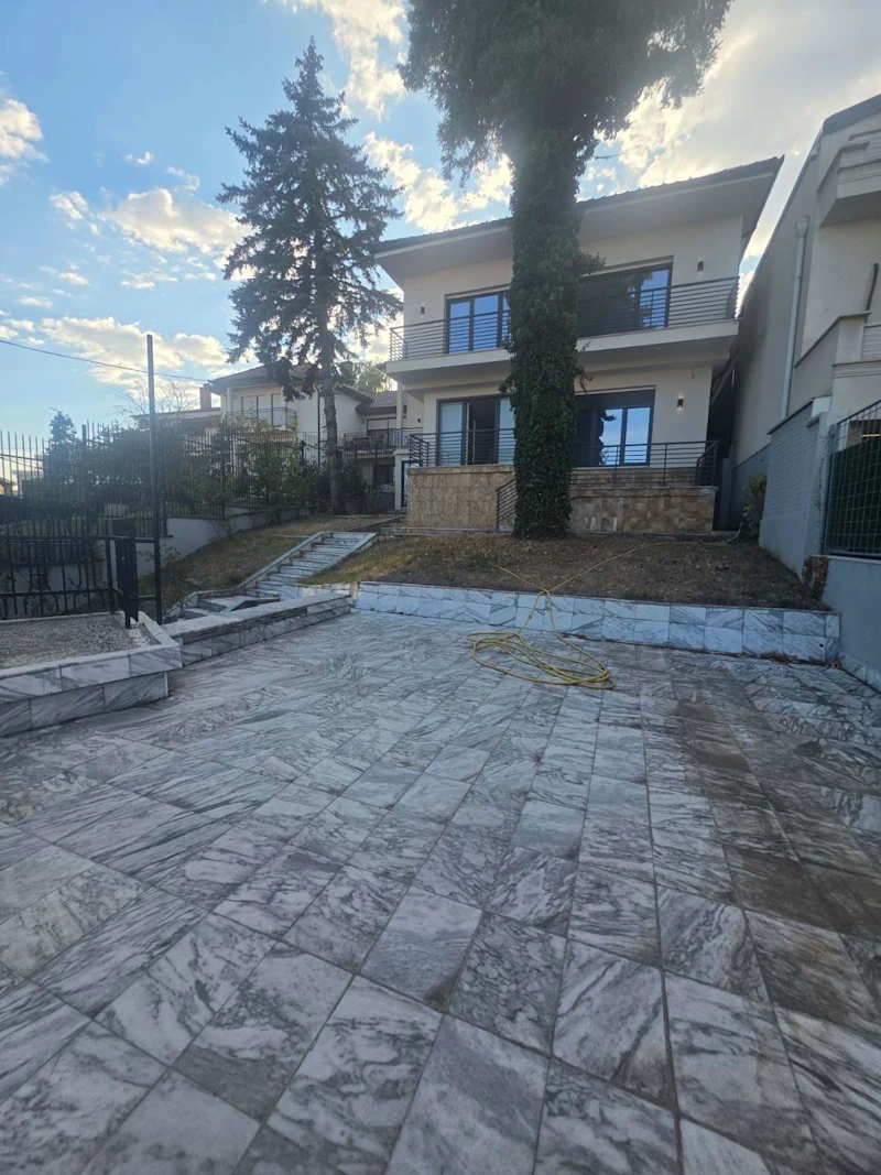 SHTËPI LUKSOZE ME QIRA – 800 m² | DRAGODAN, PRISHTINË | 4,000 €/MUAJ - Image 1
