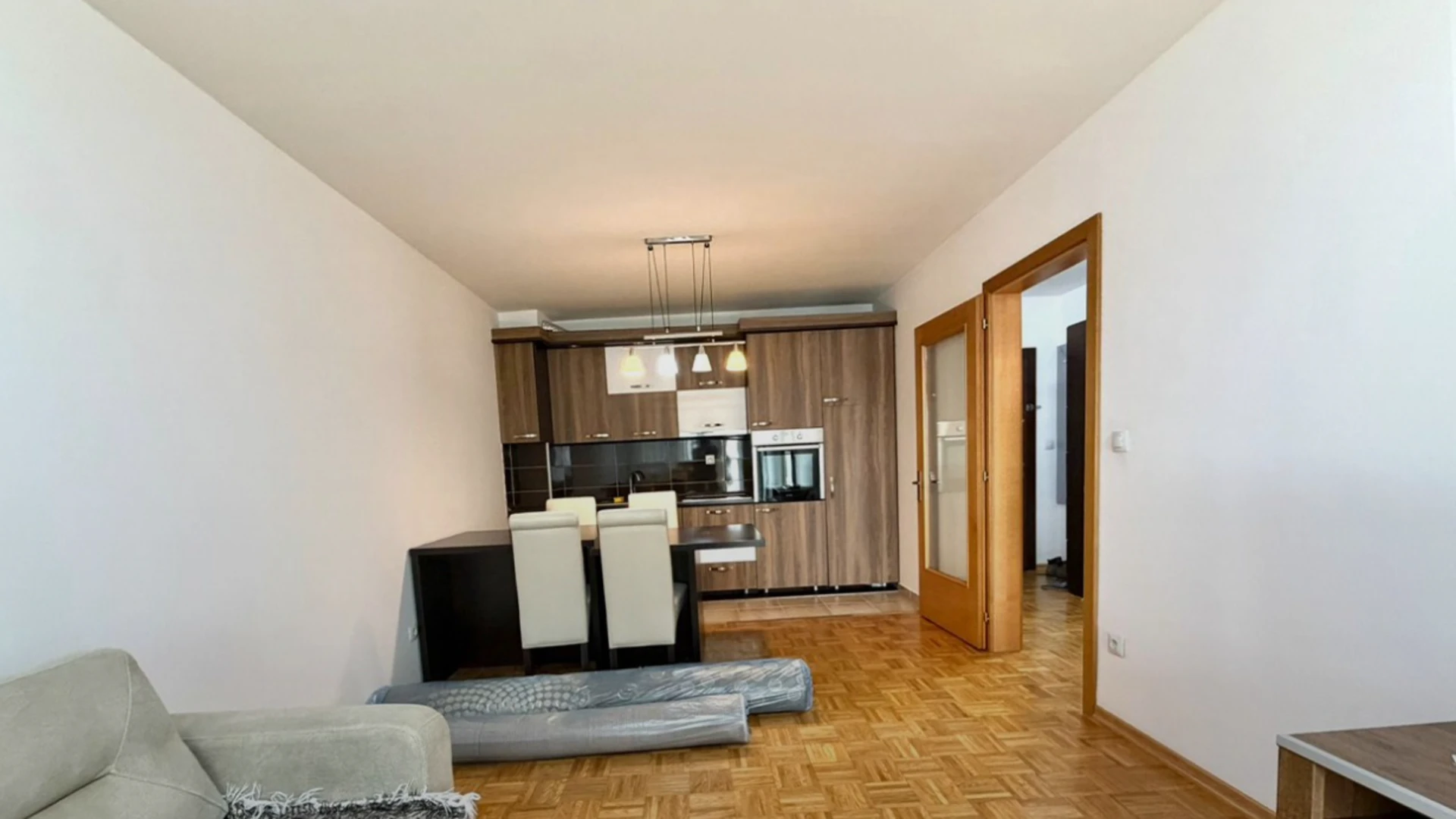 Ofrohet me qira banesa në Lakrishte, e vendosur në objektin e ProCredit Bank. - Image 1