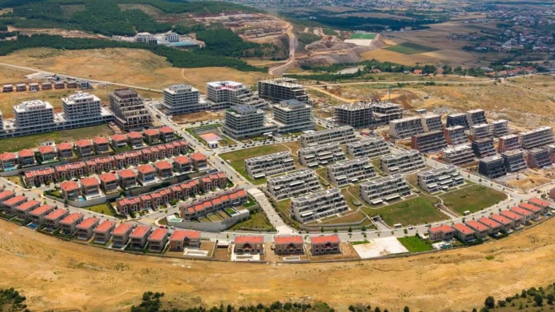 BANESË NË SHITJE – 127 m² + TERRASË 42 m² - Image 1