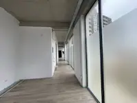 Ofrohet me qira lokal afarist prej 130 m² në Veternik, afër Hotel International Prishtina, në katin e parë. - Thumbnail 3