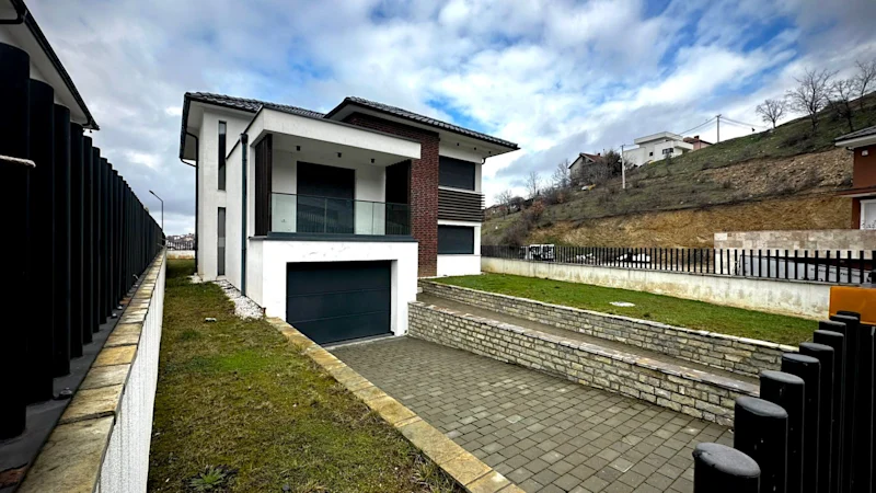 SHITET Shtëpi Moderne 332 m² | në Sofalia Hills - Image 1