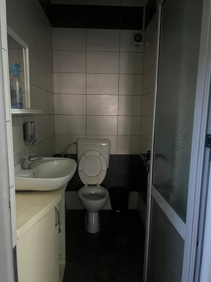 Commercial Space for Rent – 500 m² (1st Floor) & 400 m² (2nd Floor), Llapllasellë, Prishtina–Ferizaj Main Road. - Image 10
