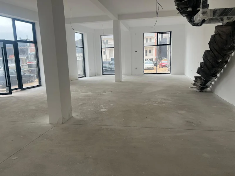 Shitet lokal 370 m² në kompleksin Aktiv – Drenas. - Image 3