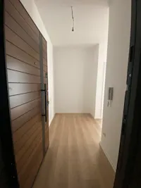 APARTMENT FOR SALE – 107 m² | BRESJE, DOKTORRI NEIGHBORHOOD | €800/m² - Thumbnail 2