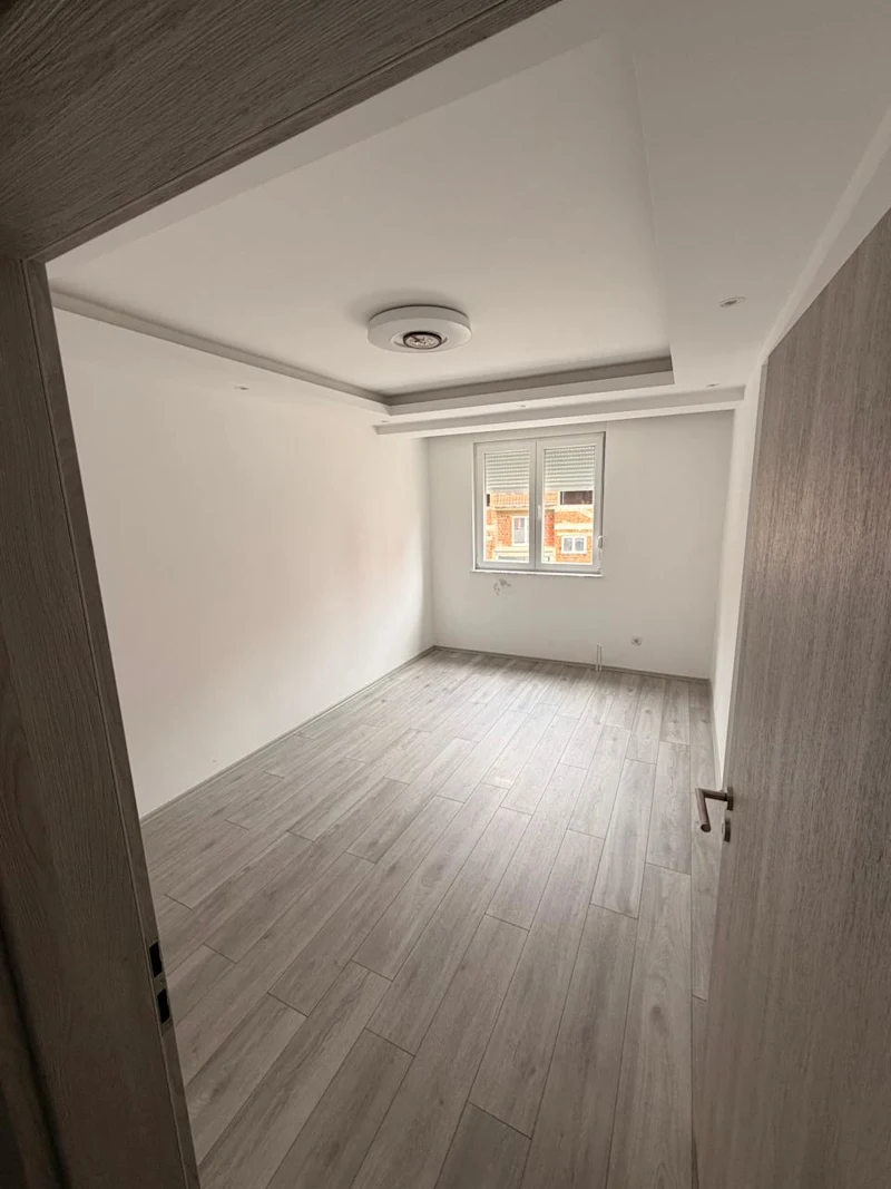 Apartment for Rent - 81 m² | Rruga B - Image 2