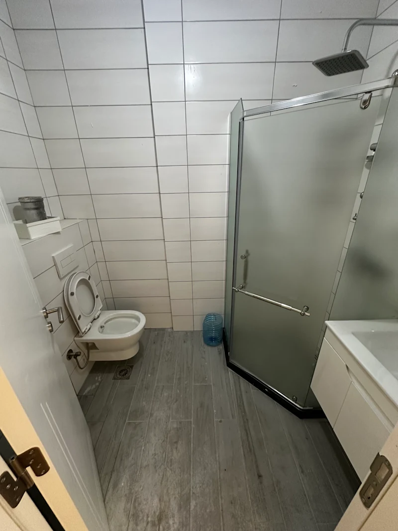 Office for Rent - 68 m² | on Rruga B - Image 3