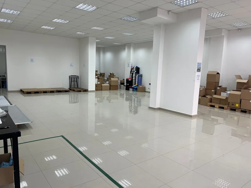 Ofrohet lokal me qira në lagjen Arbëria, me sipërfaqe 146 m². - Image 4