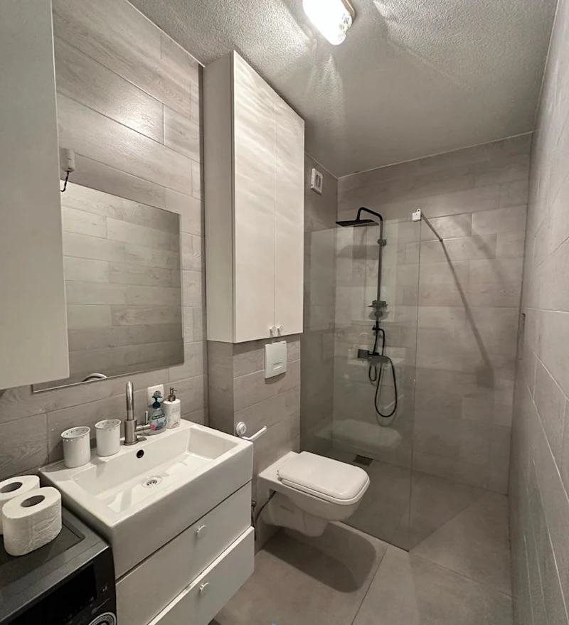 Apartment for Sale – 158 m², Second Floor in Rruga C. - Image 8